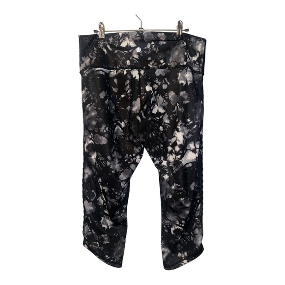 Lululemon Sunshine Saluatation Crop Black/White, Size 12 - Picture 5 of 11